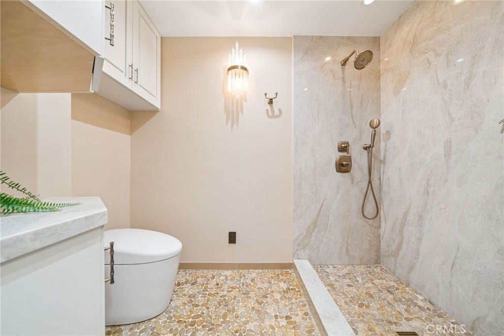 2563 Plaza Del Amo, #404, Torrance, CA 90503 Guest bathroom