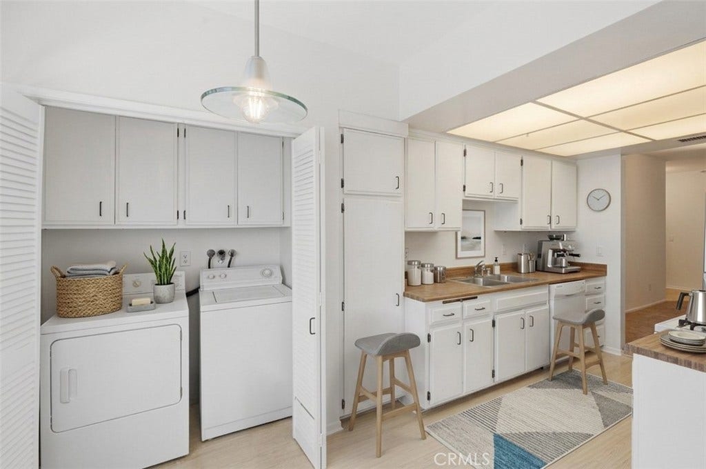kitchen laundry virtual stage