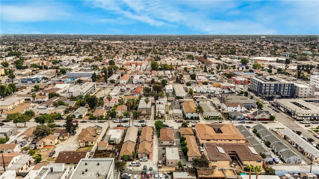 6401 S Victoria, Los Angeles, CA 90043 6401 S Victoria, Los Angeles, CA 90043