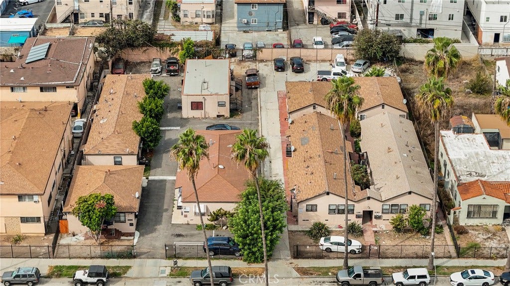 6401 S Victoria, Los Angeles, CA 90043 6401 S Victoria, Los Angeles, CA 90043