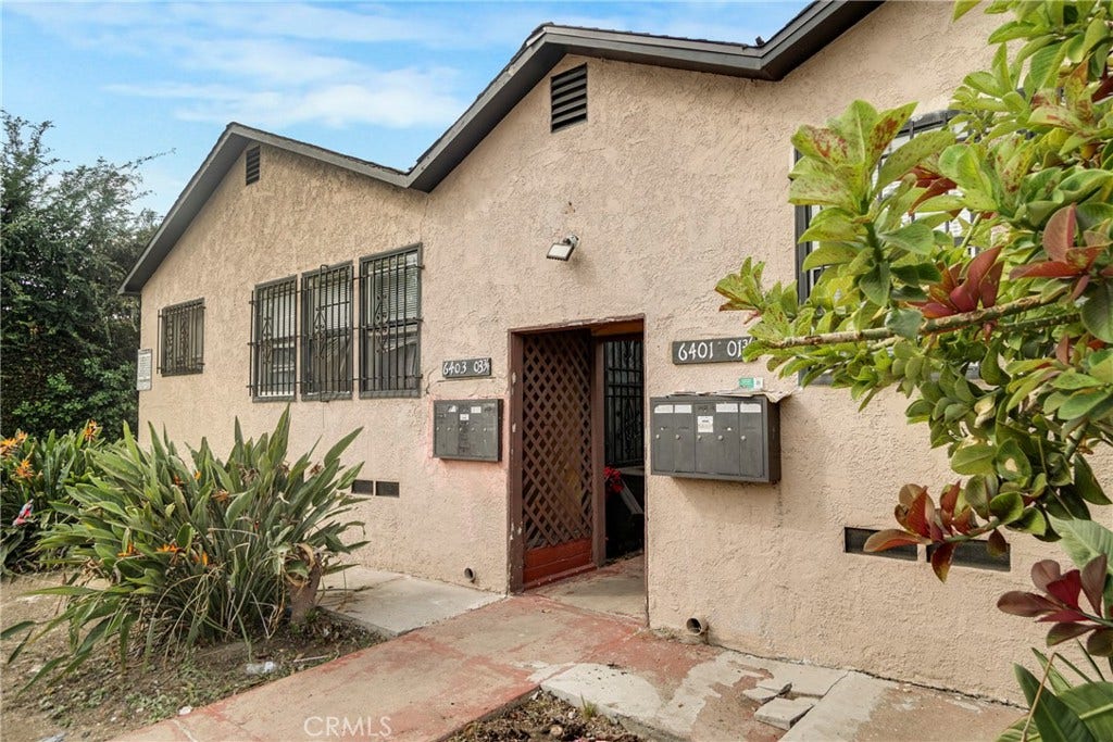 6401 S Victoria, Los Angeles, CA 90043 6401 S Victoria, Los Angeles, CA 90043