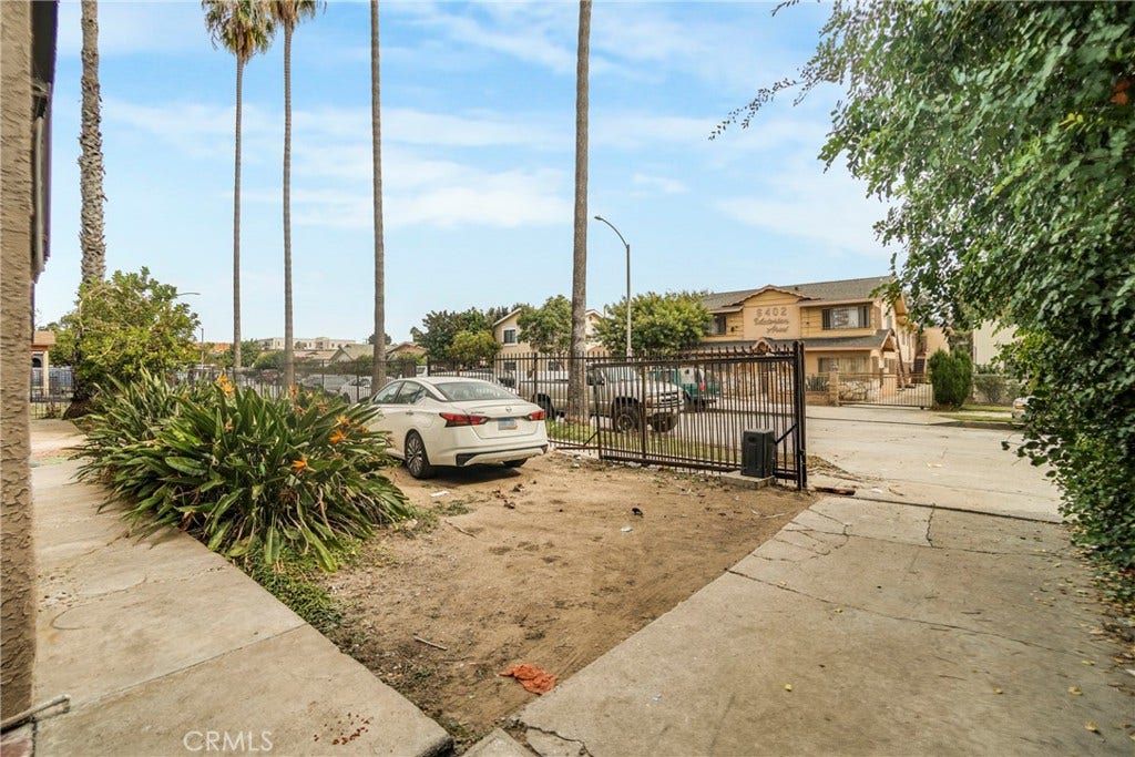 6401 S Victoria, Los Angeles, CA 90043 6401 S Victoria, Los Angeles, CA 90043