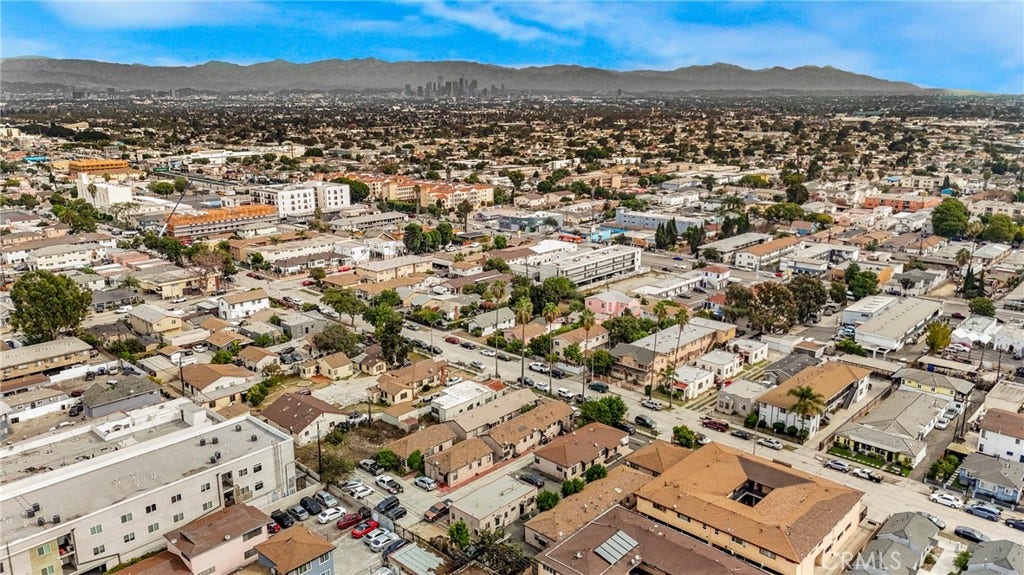 6401 S Victoria, Los Angeles, CA 90043 6401 S Victoria, Los Angeles, CA 90043