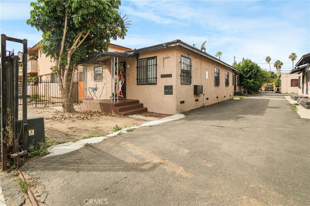 6401 S Victoria, Los Angeles, CA 90043 6401 S Victoria, Los Angeles, CA 90043