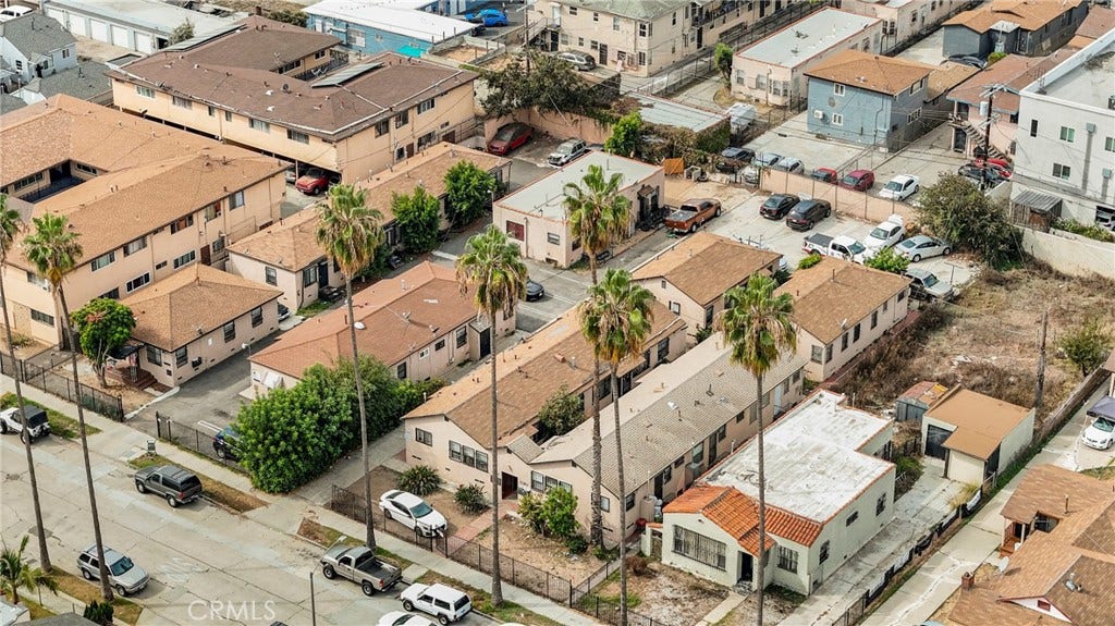 6401 S Victoria, Los Angeles, CA 90043 6401 S Victoria, Los Angeles, CA 90043