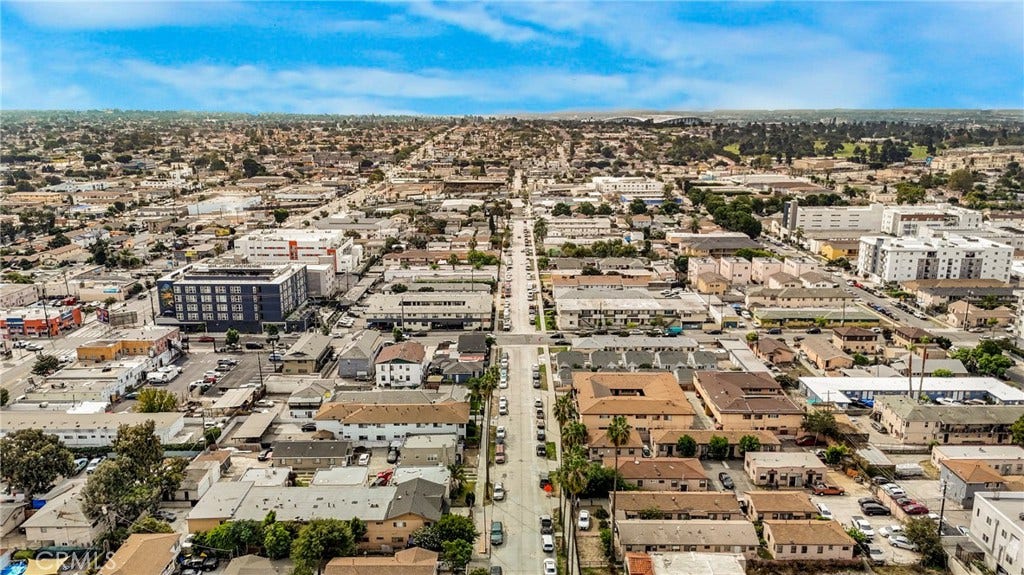 6401 S Victoria, Los Angeles, CA 90043 6401 S Victoria, Los Angeles, CA 90043