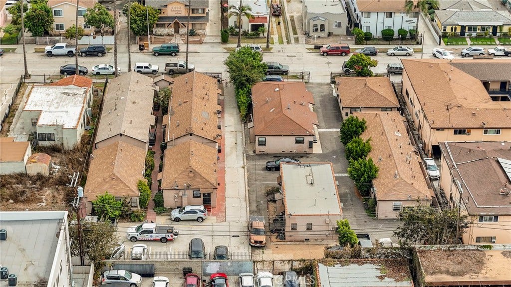6401 S Victoria, Los Angeles, CA 90043 6401 S Victoria, Los Angeles, CA 90043