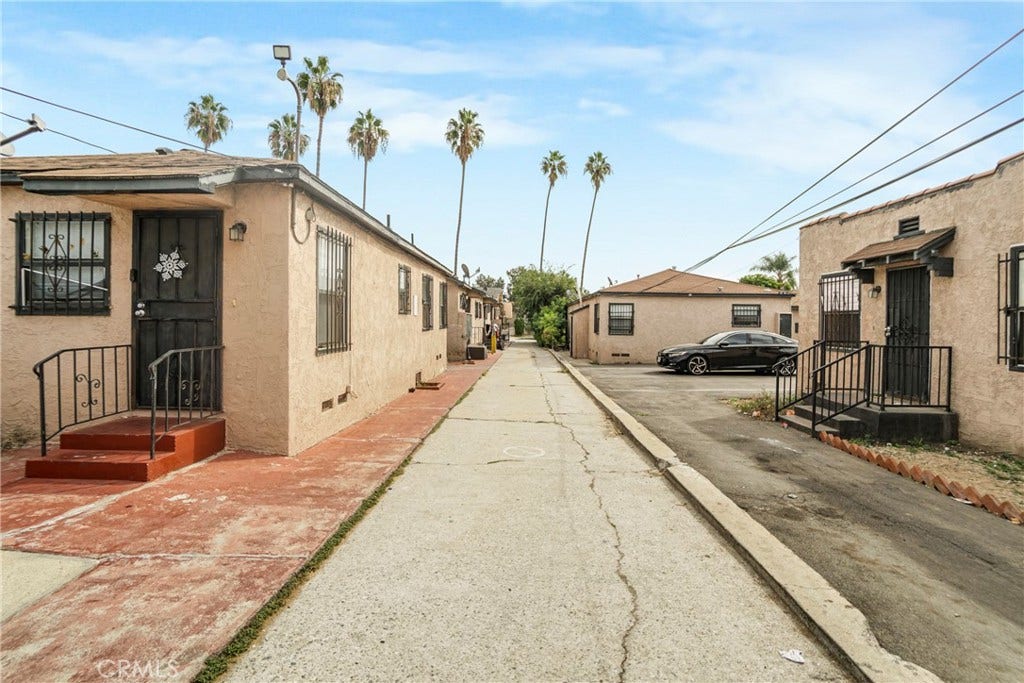 6401 S Victoria, Los Angeles, CA 90043 6401 S Victoria, Los Angeles, CA 90043