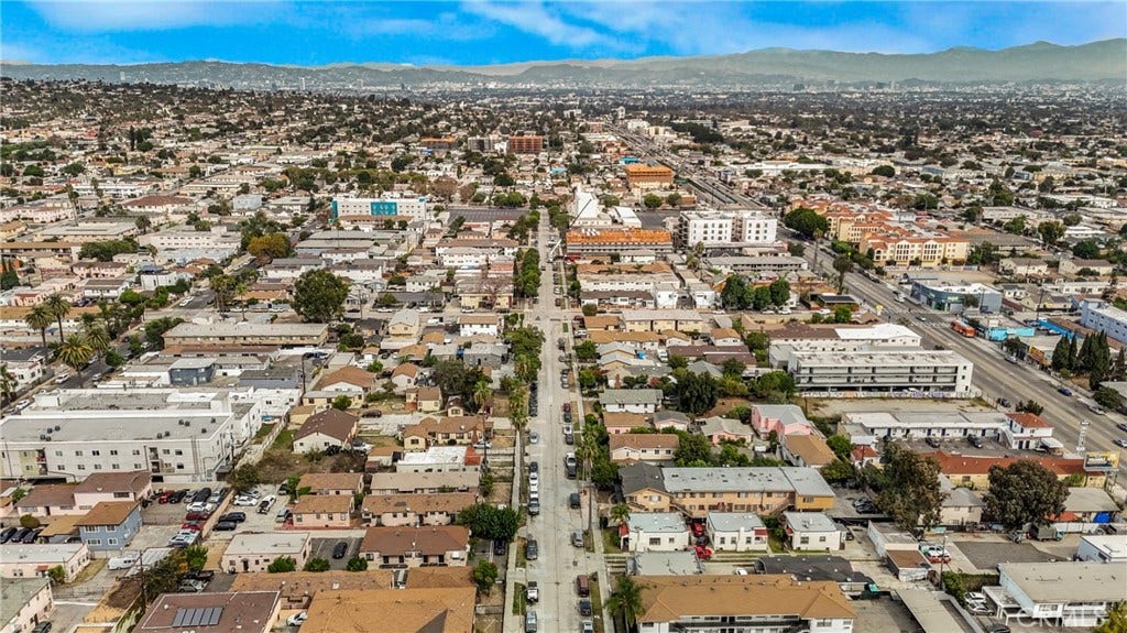 6401 S Victoria, Los Angeles, CA 90043 6401 S Victoria, Los Angeles, CA 90043