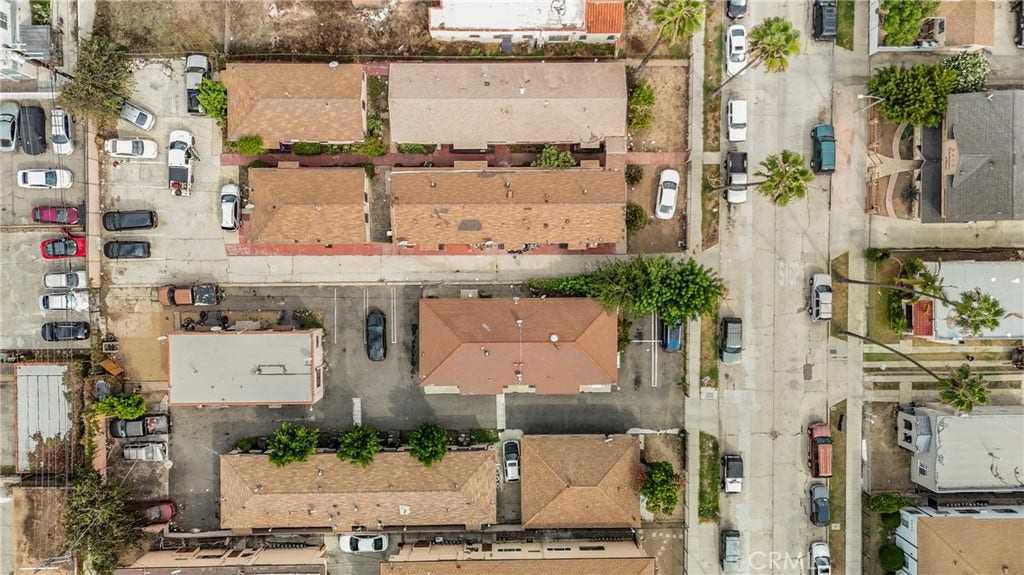 6401 S Victoria, Los Angeles, CA 90043 6401 S Victoria, Los Angeles, CA 90043
