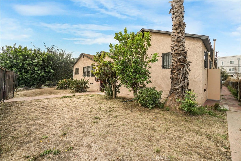 6401 S Victoria, Los Angeles, CA 90043 6401 S Victoria, Los Angeles, CA 90043