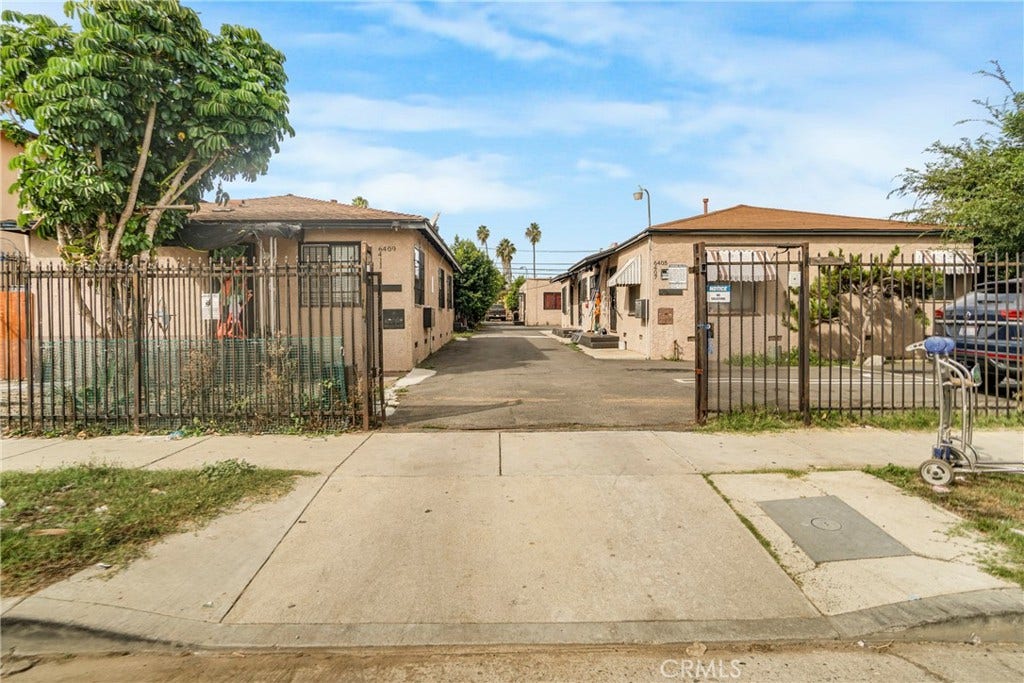 6401 S Victoria, Los Angeles, CA 90043 6401 S Victoria, Los Angeles, CA 90043