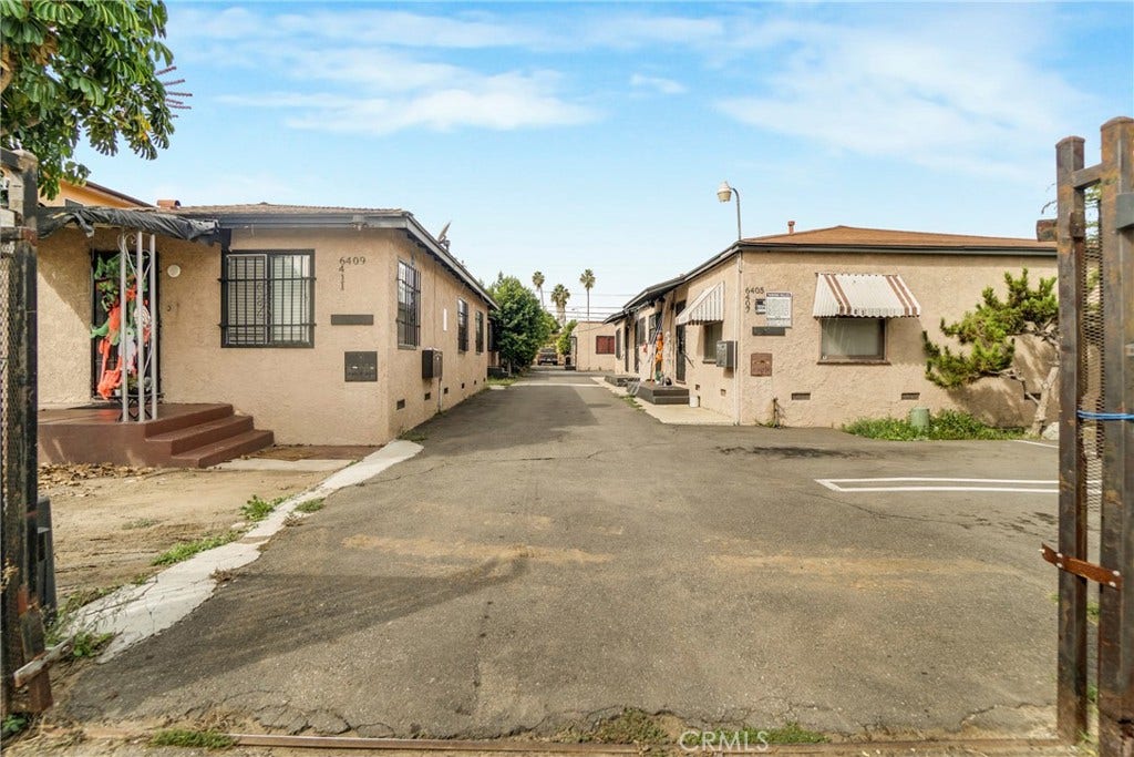 6401 S Victoria, Los Angeles, CA 90043 6401 S Victoria, Los Angeles, CA 90043