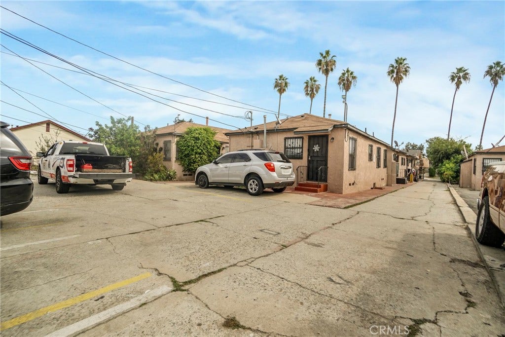 6401 S Victoria, Los Angeles, CA 90043 6401 S Victoria, Los Angeles, CA 90043