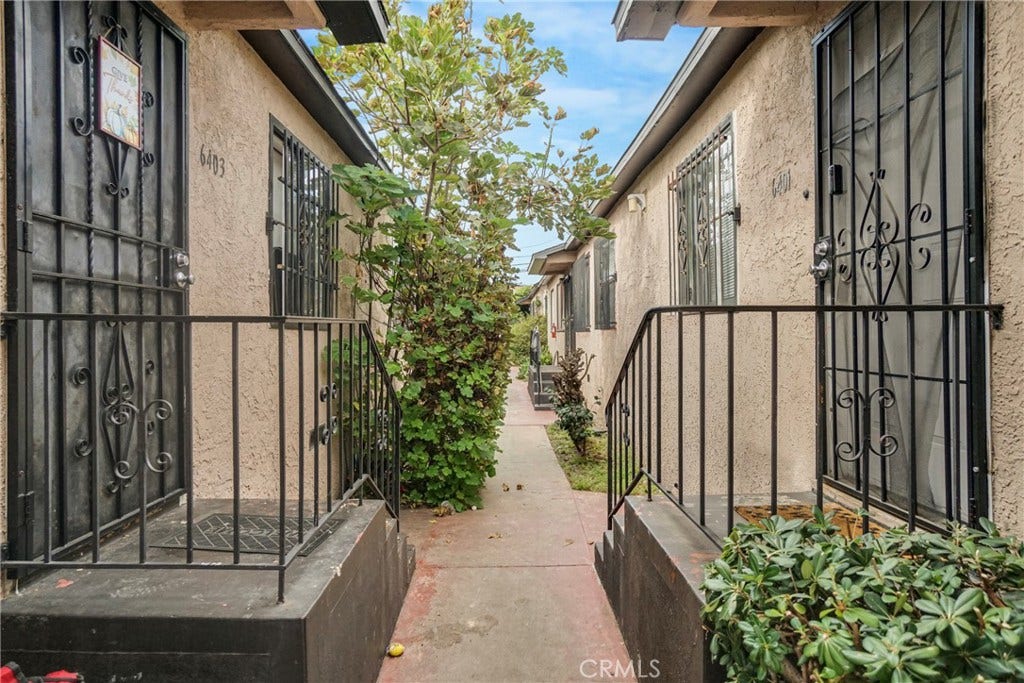 6401 S Victoria, Los Angeles, CA 90043 6401 S Victoria, Los Angeles, CA 90043