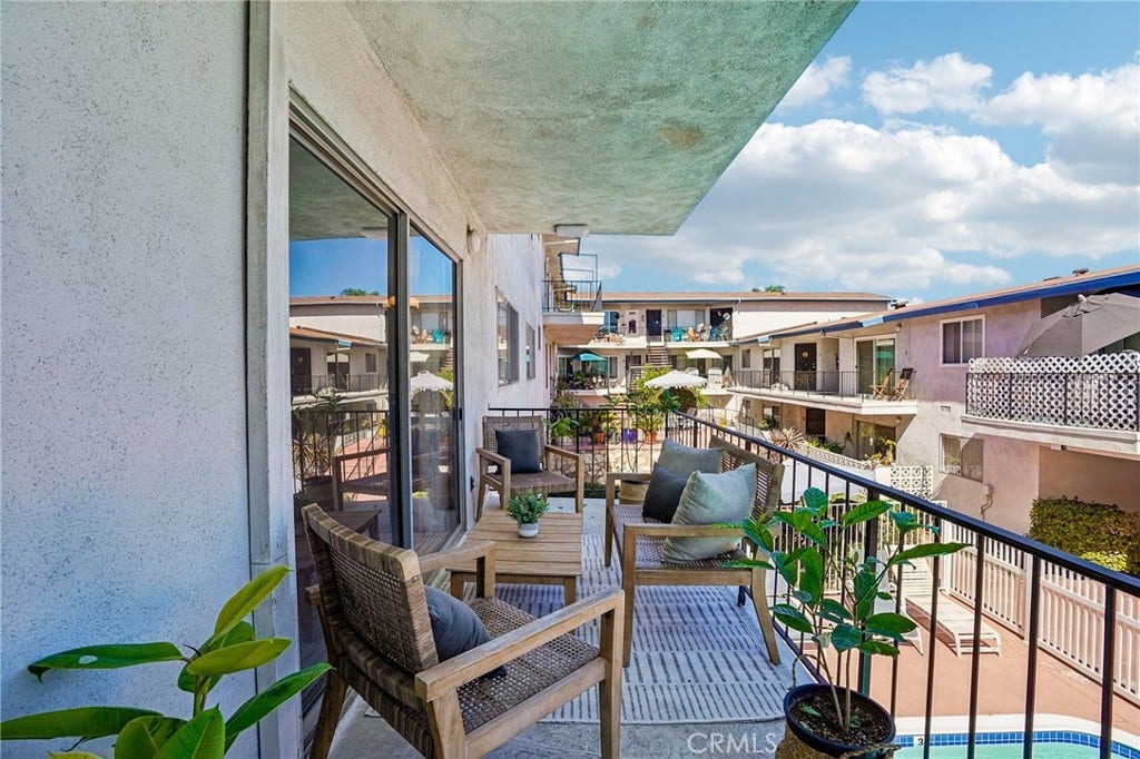 15549 S Budlong Lane, #7, Gardena, CA 90247 15549 S Budlong Lane, #7, Gardena, CA 90247