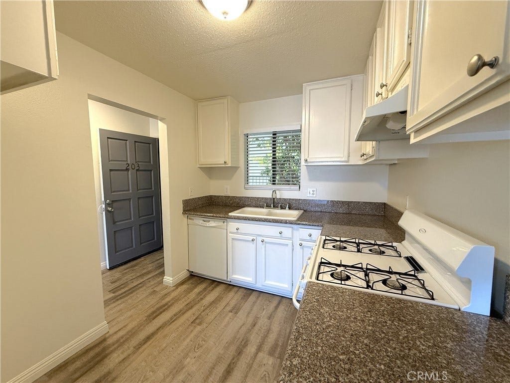 1212 Gladys Avenue, #201, Long Beach, CA 90804 1212 Gladys Avenue, #201, Long Beach, CA 90804