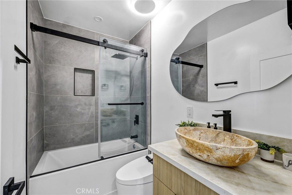 26251 Vermont, Harbor City, CA 90710 Guest Bath