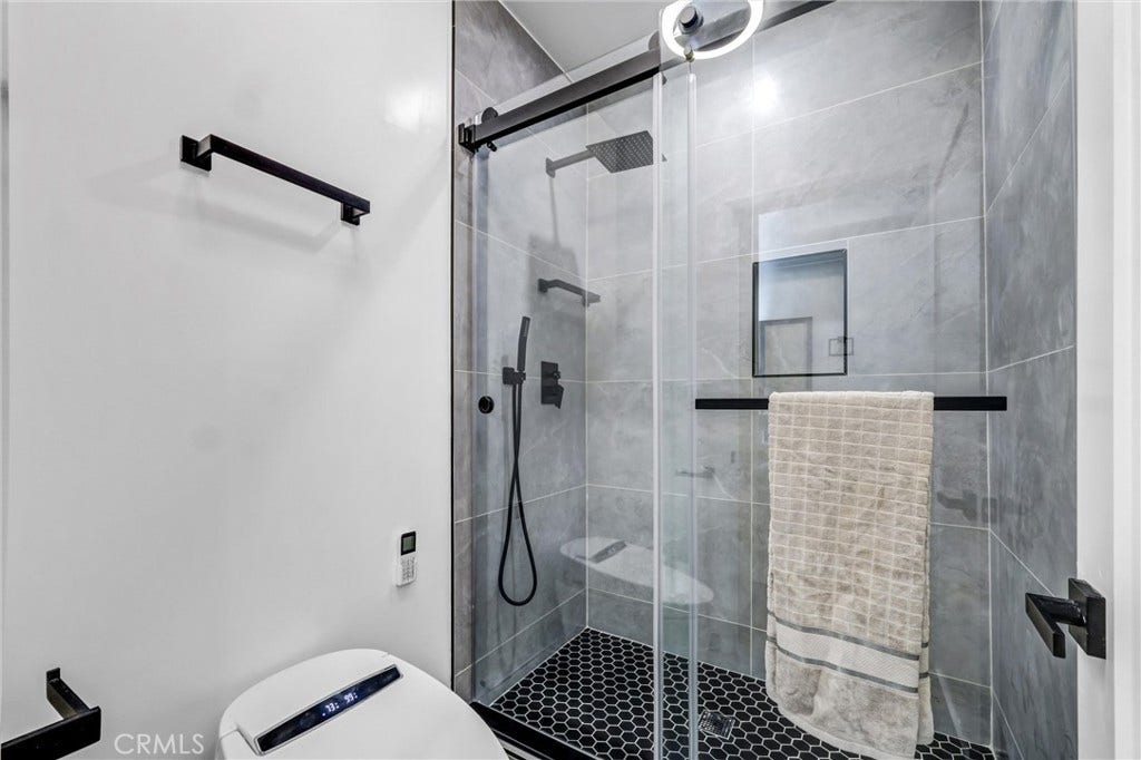 26251 Vermont, Harbor City, CA 90710 Primary bath