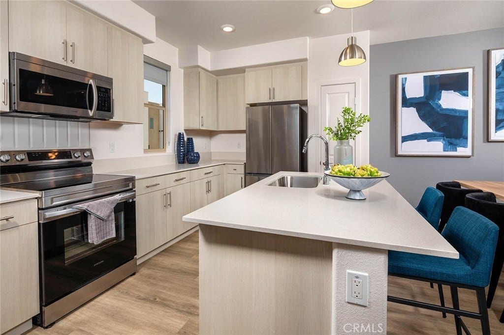 1590 W Maddison Way, San Pedro, CA 90732 1590 W Maddison Way, San Pedro, CA 90732