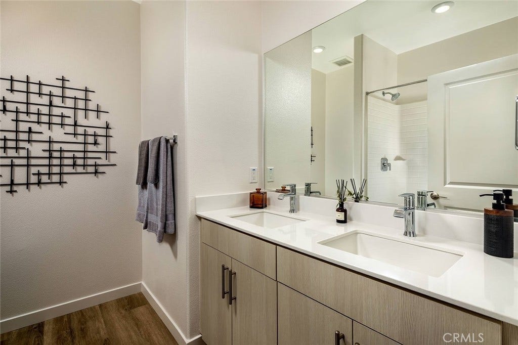 1590 W Maddison Way, San Pedro, CA 90732 1590 W Maddison Way, San Pedro, CA 90732