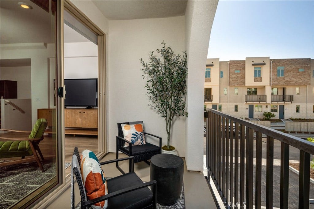 1590 W Maddison Way, San Pedro, CA 90732 1590 W Maddison Way, San Pedro, CA 90732