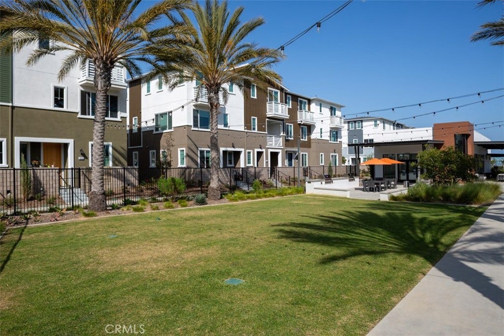 1590 W Maddison Way, San Pedro, CA 90732 1590 W Maddison Way, San Pedro, CA 90732