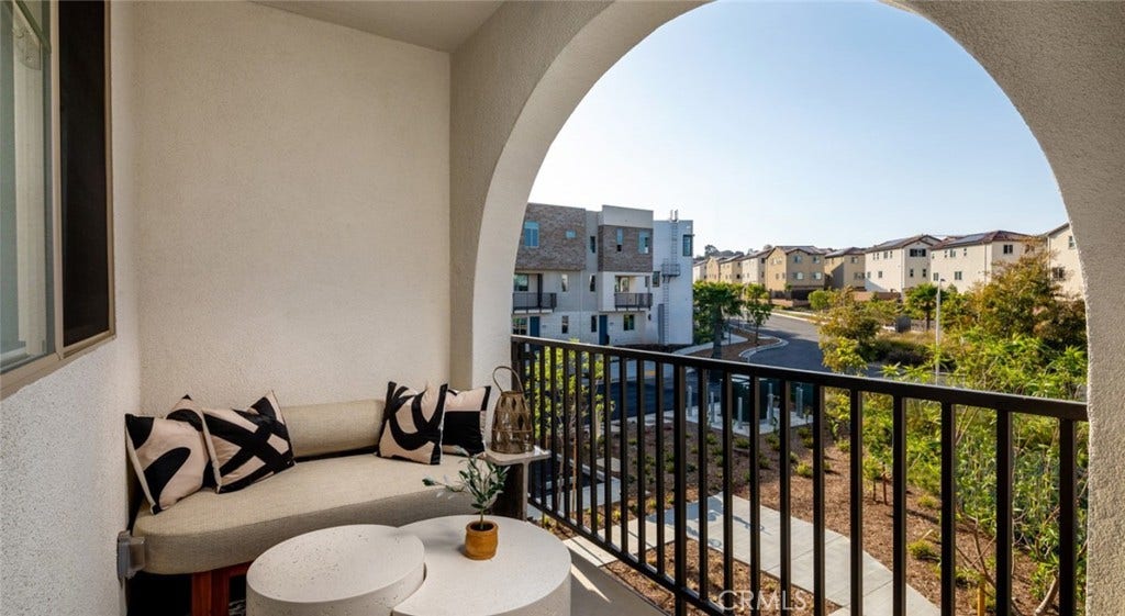 1582 W Maddison Way, San Pedro, CA 90732 1582 W Maddison Way, San Pedro, CA 90732