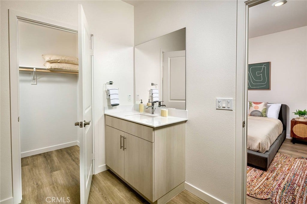 1582 W Maddison Way, San Pedro, CA 90732 1582 W Maddison Way, San Pedro, CA 90732