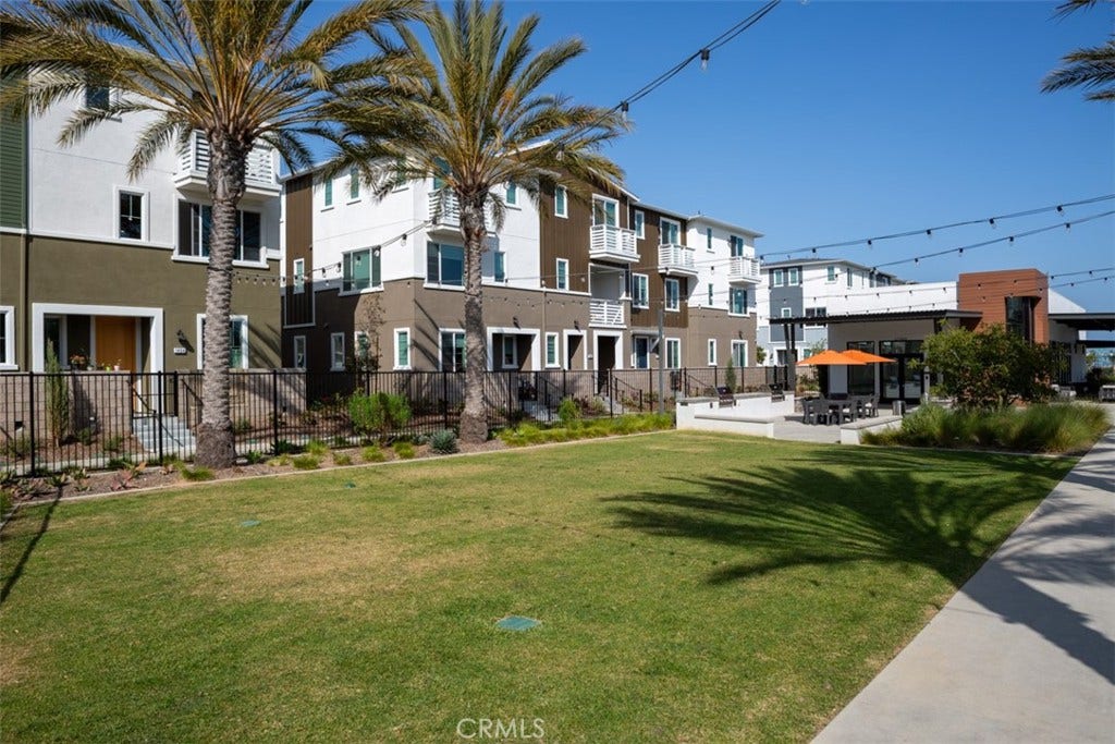 1582 W Maddison Way, San Pedro, CA 90732 1582 W Maddison Way, San Pedro, CA 90732