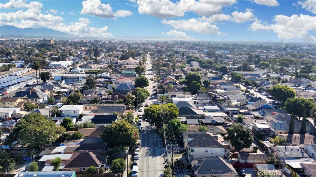 626 E 51st, Los Angeles, CA 90011 626 E 51st, Los Angeles, CA 90011