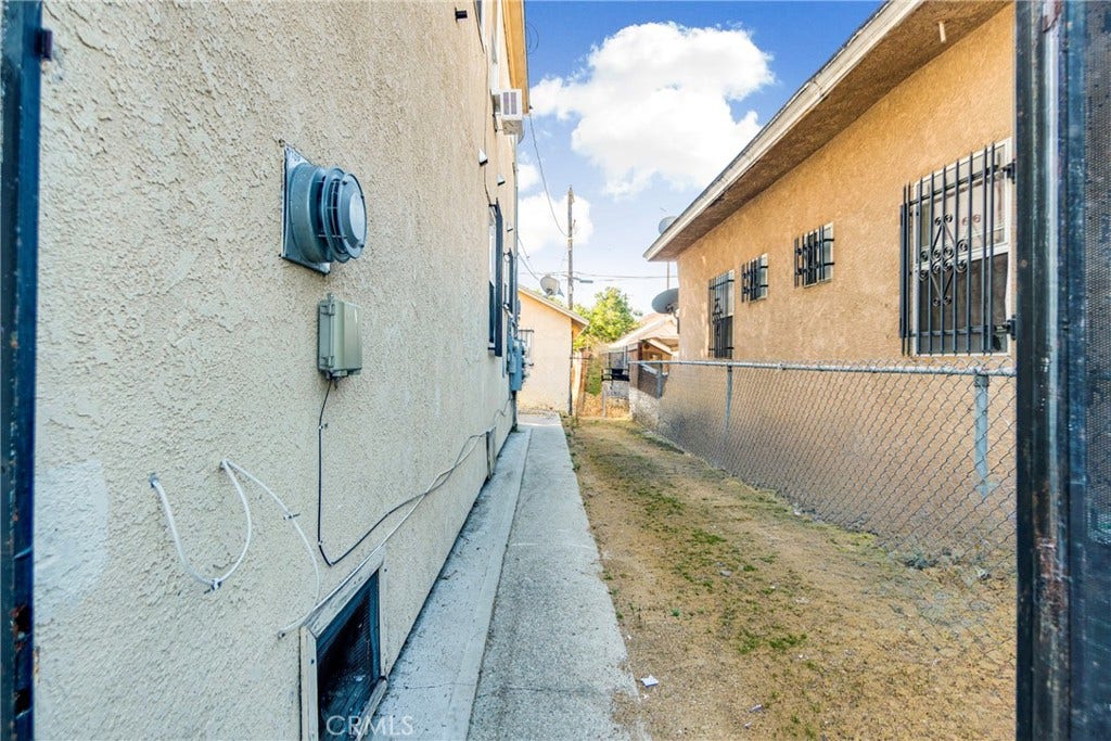 626 E 51st, Los Angeles, CA 90011 626 E 51st, Los Angeles, CA 90011