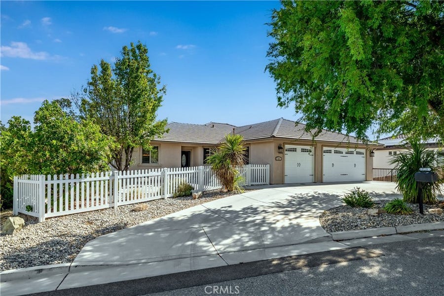 Property photo for 725 Red Cloud Road, Paso Robles, CA
