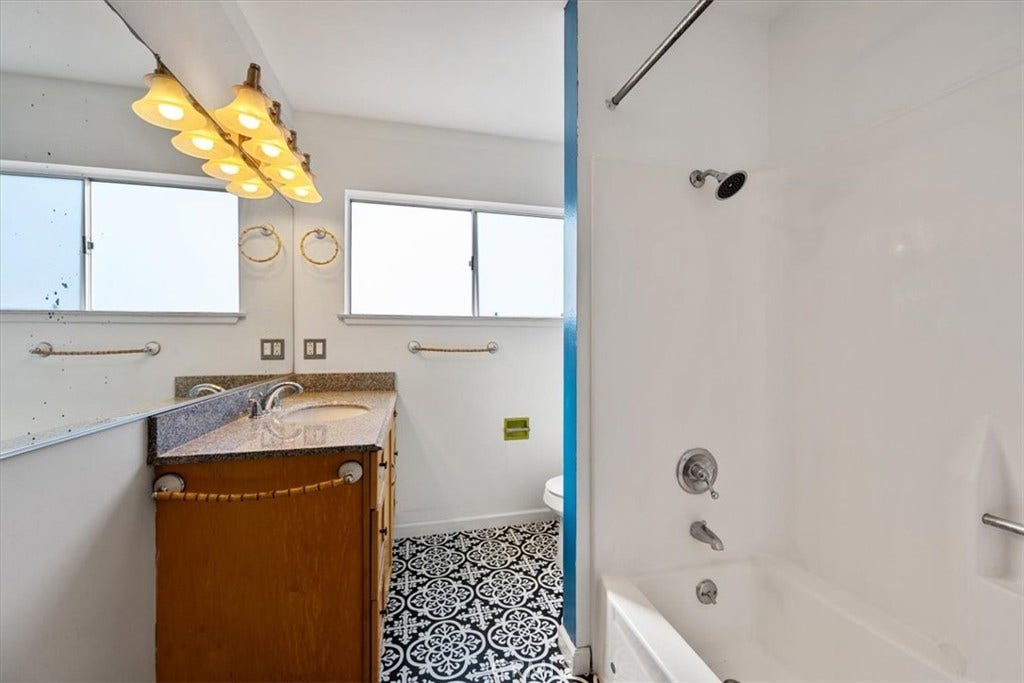Upper Level Bath #1