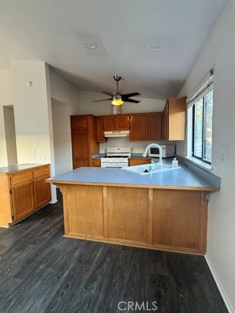 4907 Longhorn Ln., Paso Robles, CA 93446 Kitchen w/breakfast counter