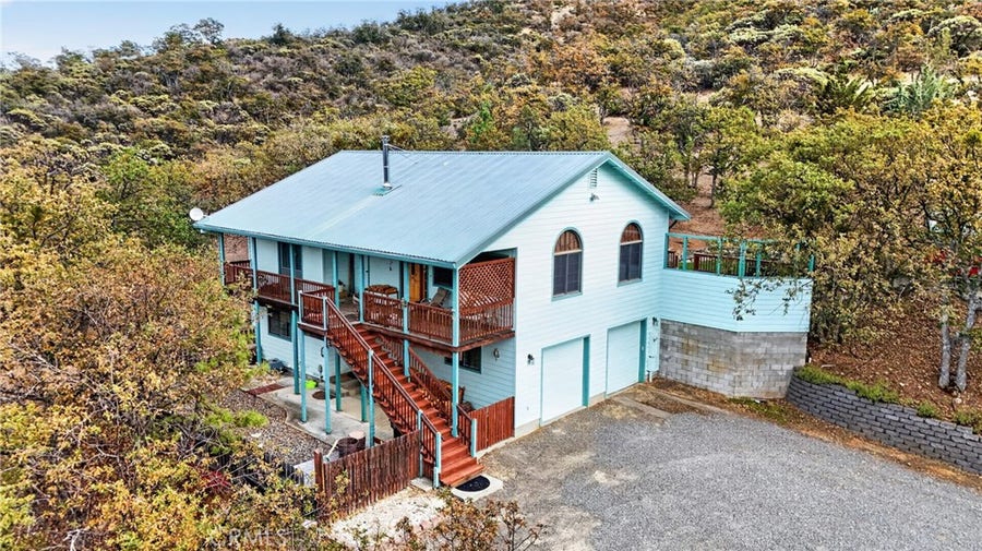 Property photo for 1522 Oak Valley Drive, Yreka, CA