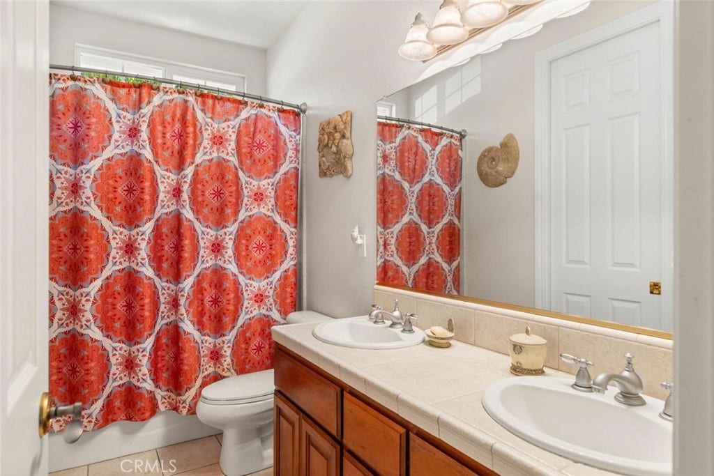 1 London Court, Chico, CA 95973