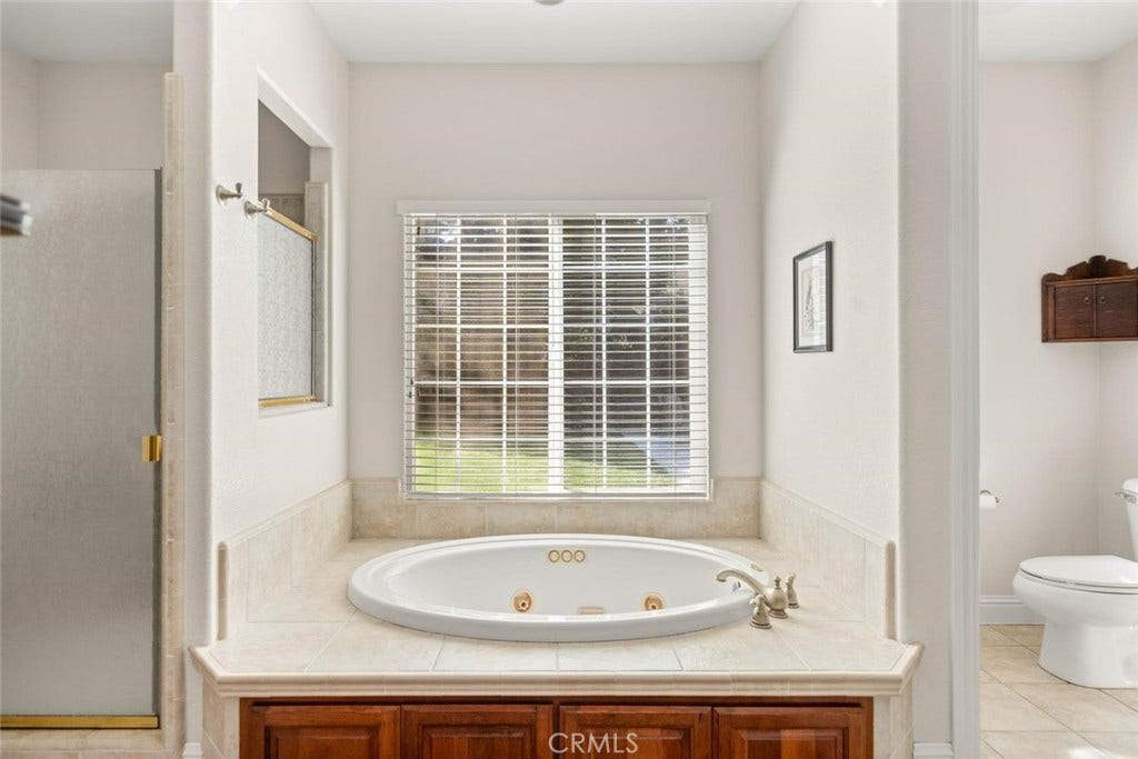 1 London Court, Chico, CA 95973