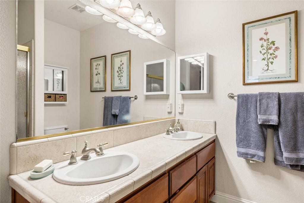 1 London Court, Chico, CA 95973