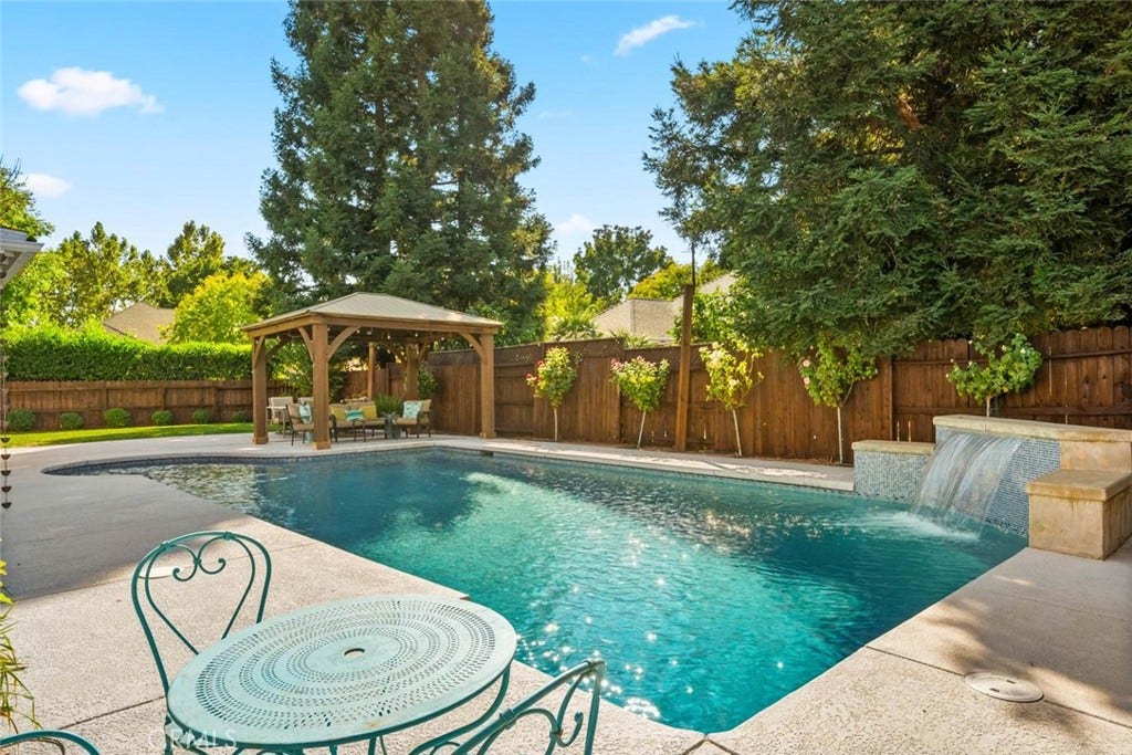 1 London Court, Chico, CA 95973