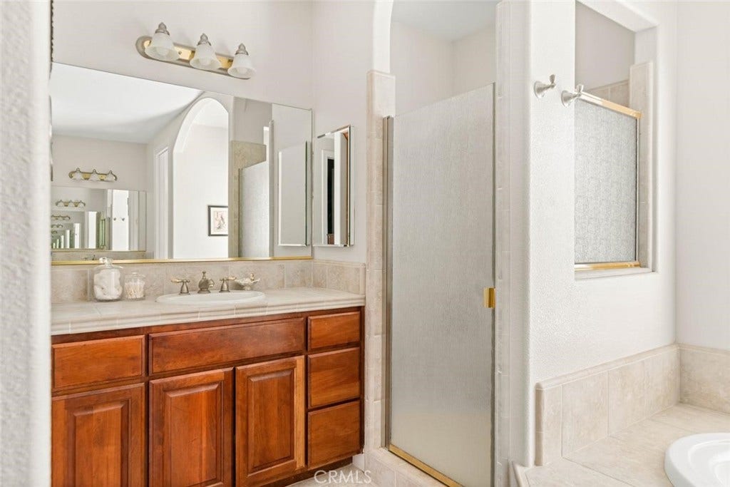 1 London Court, Chico, CA 95973