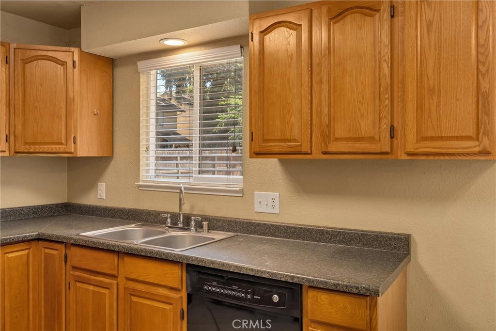 827 W 2nd Avenue, Chico, CA 95926 827 W 2nd Avenue, Chico, CA 95926
