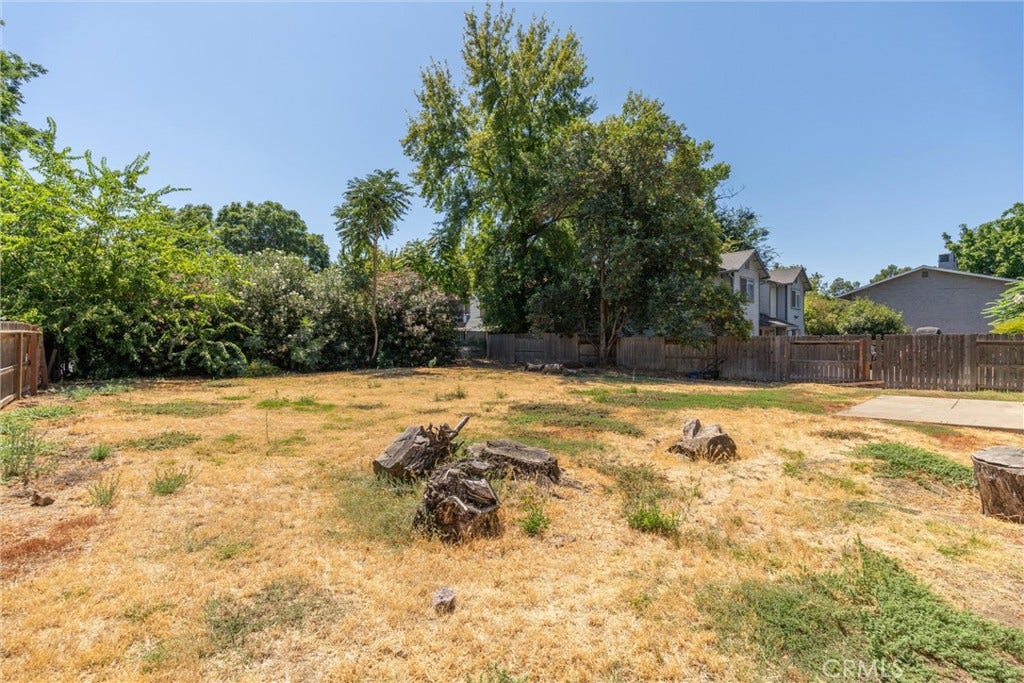 827 W 2nd Avenue, Chico, CA 95926 827 W 2nd Avenue, Chico, CA 95926