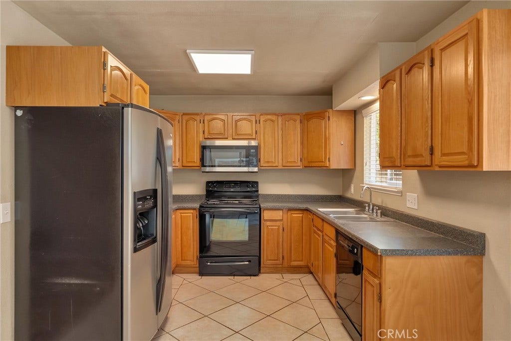 827 W 2nd Avenue, Chico, CA 95926 827 W 2nd Avenue, Chico, CA 95926