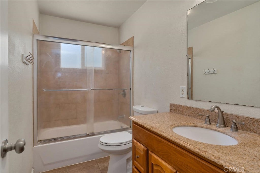 827 W 2nd Avenue, Chico, CA 95926 827 W 2nd Avenue, Chico, CA 95926