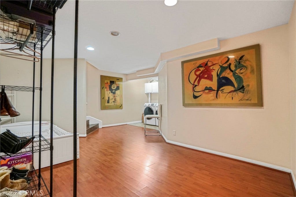 18730 Hatteras Street, #49, Tarzana, CA 91356