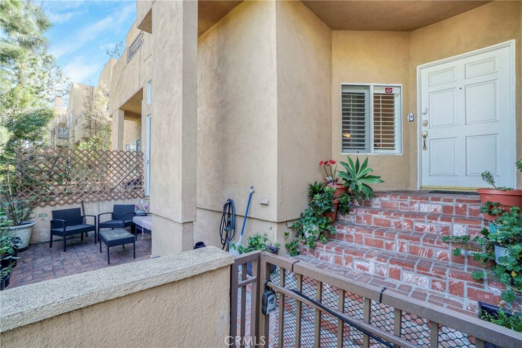 18730 Hatteras Street, #49, Tarzana, CA 91356