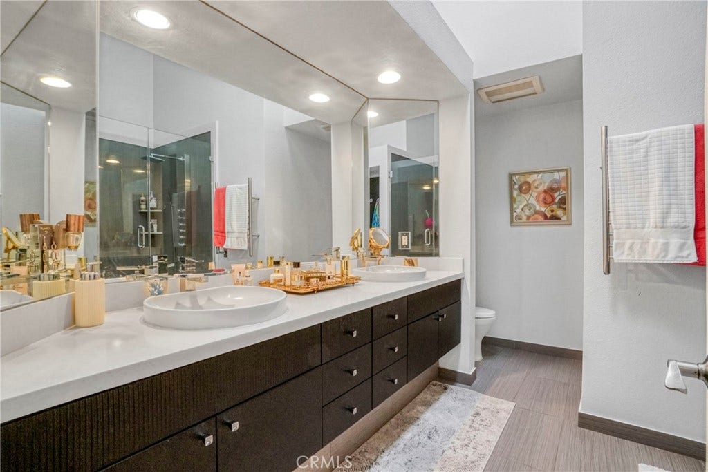18730 Hatteras Street, #49, Tarzana, CA 91356