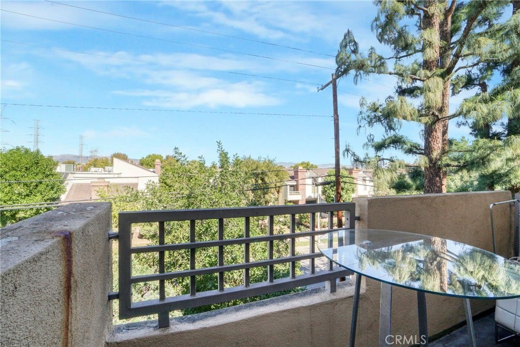 18730 Hatteras Street, #49, Tarzana, CA 91356