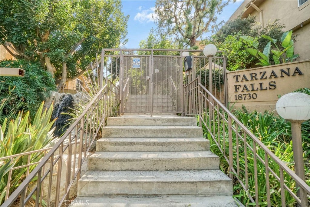 18730 Hatteras Street, #49, Tarzana, CA 91356